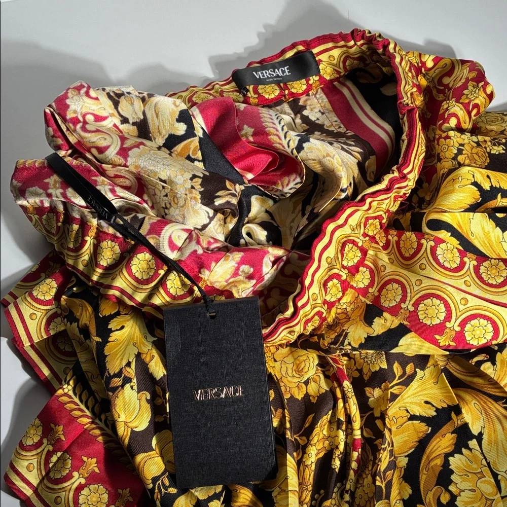 New Authentic Versace Baroque Print Pleated Mini Skirt in Black, Red & Gold